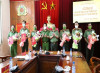 Đại tá Lâm Phước Nguyên và Đại tá Nguyễn Văn Thắng trao quyết định và tặng hoa chúc mừng các đồng chí được điều động, bổ nhiệm
