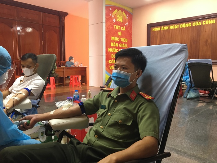 Đoàn viên Phòng Tham mưu tham gia hiến máu tình nguyện