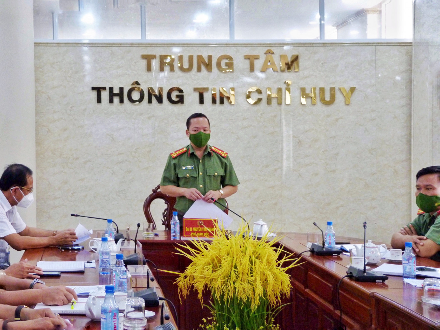 Đồng chí Đại tá Nguyễn Văn Thắng, Phó Giám đốc Công an tỉnh phát biểu tại Hội nghị