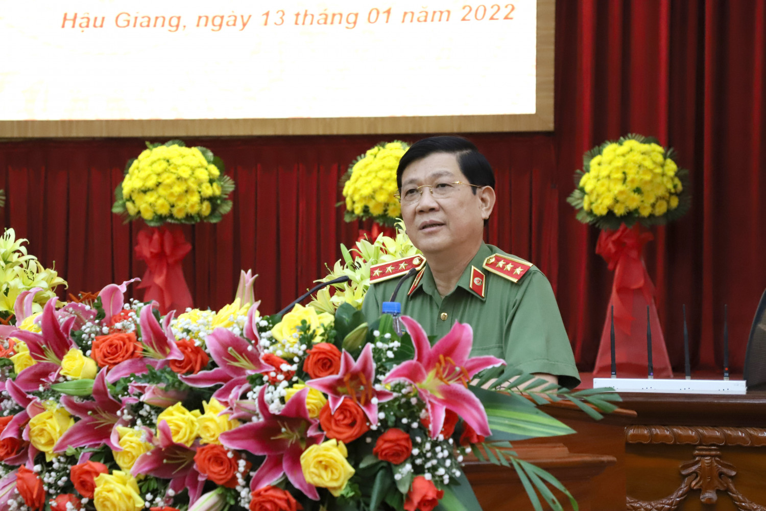 Đồng chí Thượng tướng Nguyễn Văn Sơn, Ủy viên Ban Thường vụ Đảng ủy Công an Trung ương, Thứ trưởng Bộ Công an phát biểu chỉ đạo Hội nghị