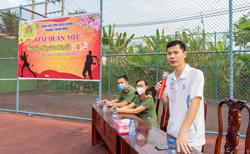 Đồng chí Thượng tá Nguyễn Thanh Bình, Trưởng phòng Tham mưu phát biểu khai mạc giải đấu