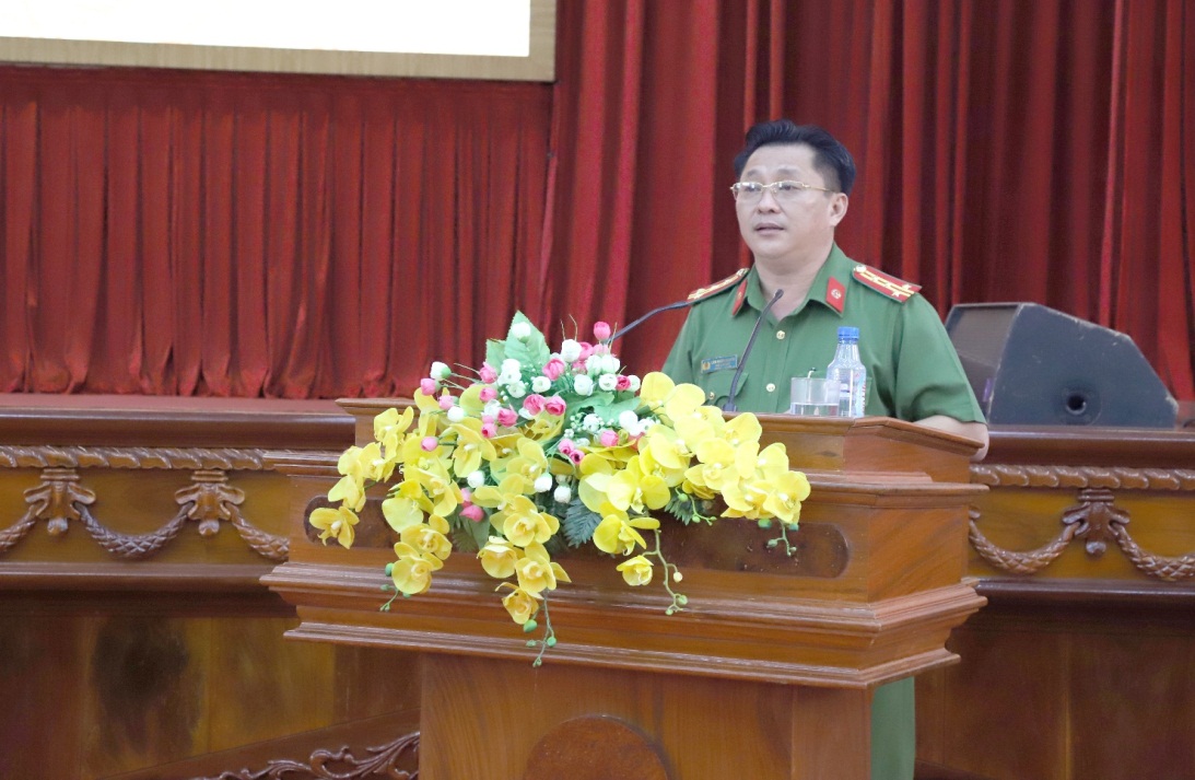 Đại tá Lâm Phước Nguyên, Phó Bí thư Đảng ủy, Phó Giám đốc Công an tỉnh phát biểu chỉ đạo Hội nghị