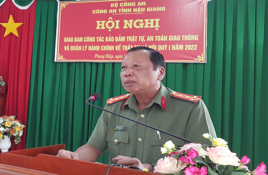 Đồng chí Đại tá Nguyễn Văn Giá, Ủy viên Ban Thường vụ Đảng ủy, Phó Giám đốc Công an tỉnh phát biểu chỉ đạo tại Hội nghị