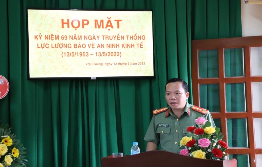 Đồng chí Đại tá Nguyễn Văn Thắng, Phó Giám đốc Công an tỉnh phát biểu tại buổi họp mặt