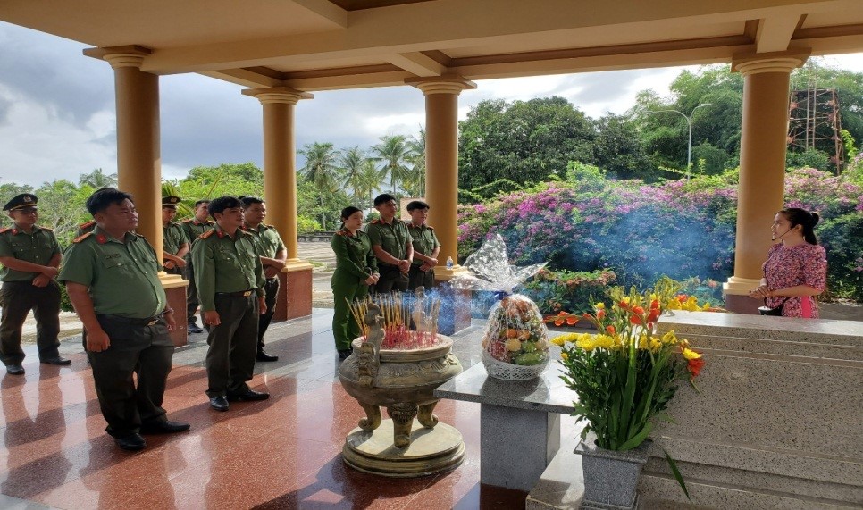 Phòng An ninh kinh tế tổ chức hành quân về nguồn nhân kỷ niệm 132 năm Ngày  sinh Chủ tịch Hồ Chí Minh