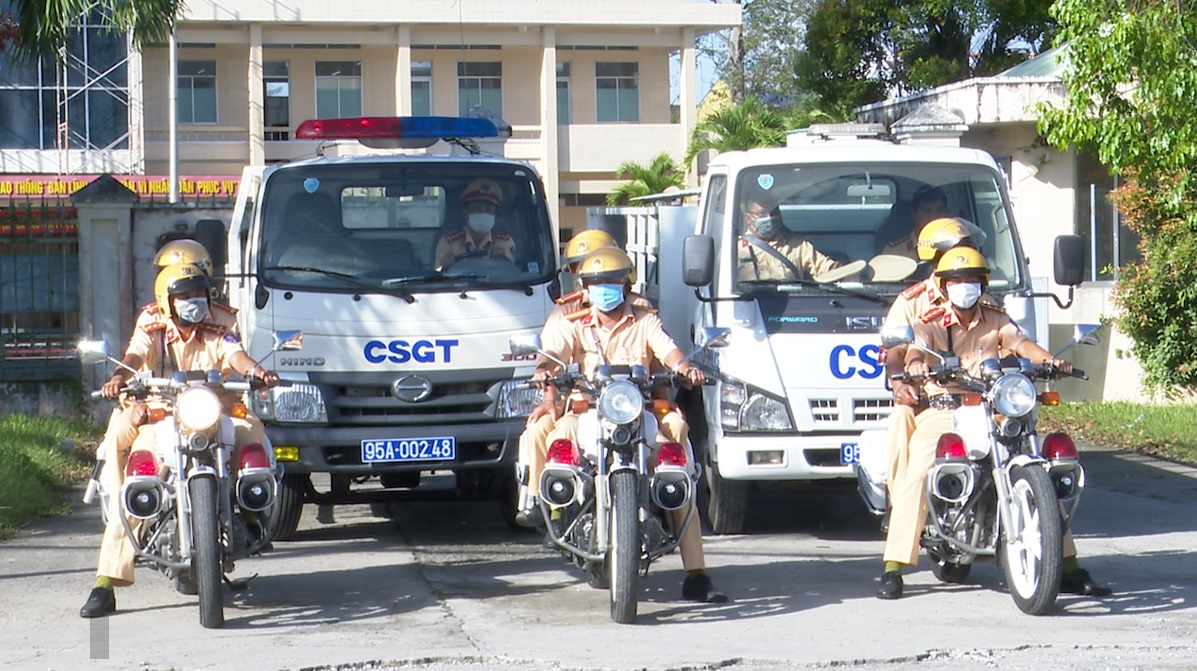 Phòng Cảnh sát giao thông Công an tỉnh ra quân thực hiện cao điểm bảo đảm trật tự, an toàn giao thông
