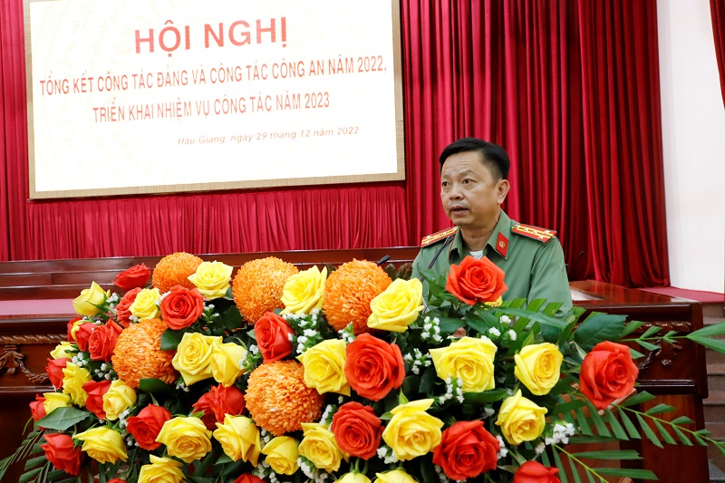 Đồng chí Đại tá Huỳnh Việt Hòa, Giám đốc Công an tỉnh phát biểu khai mạc Hội nghị