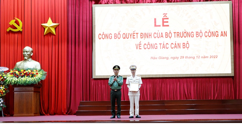 Đồng chí Đại tá Huỳnh Việt Hòa, Giám đốc Công an tỉnh thừa ủy quyền Bộ Công an