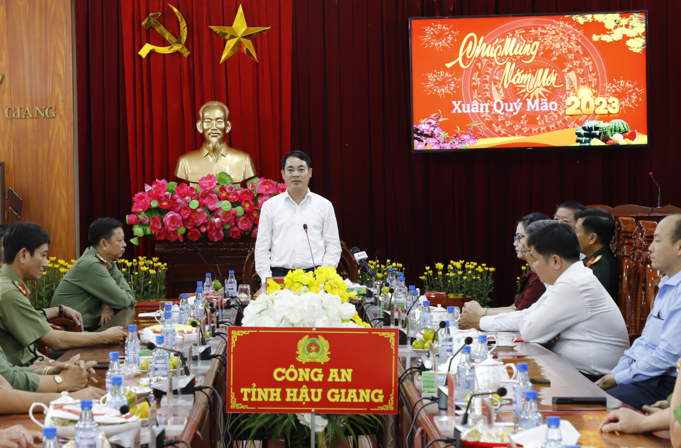Đồng chí Nghiêm Xuân Thành, Ủy viên Ban Chấp hành Trung ương Đảng, Bí thư Tỉnh ủy phát biểu chúc Tết lực lượng Công an tỉnh