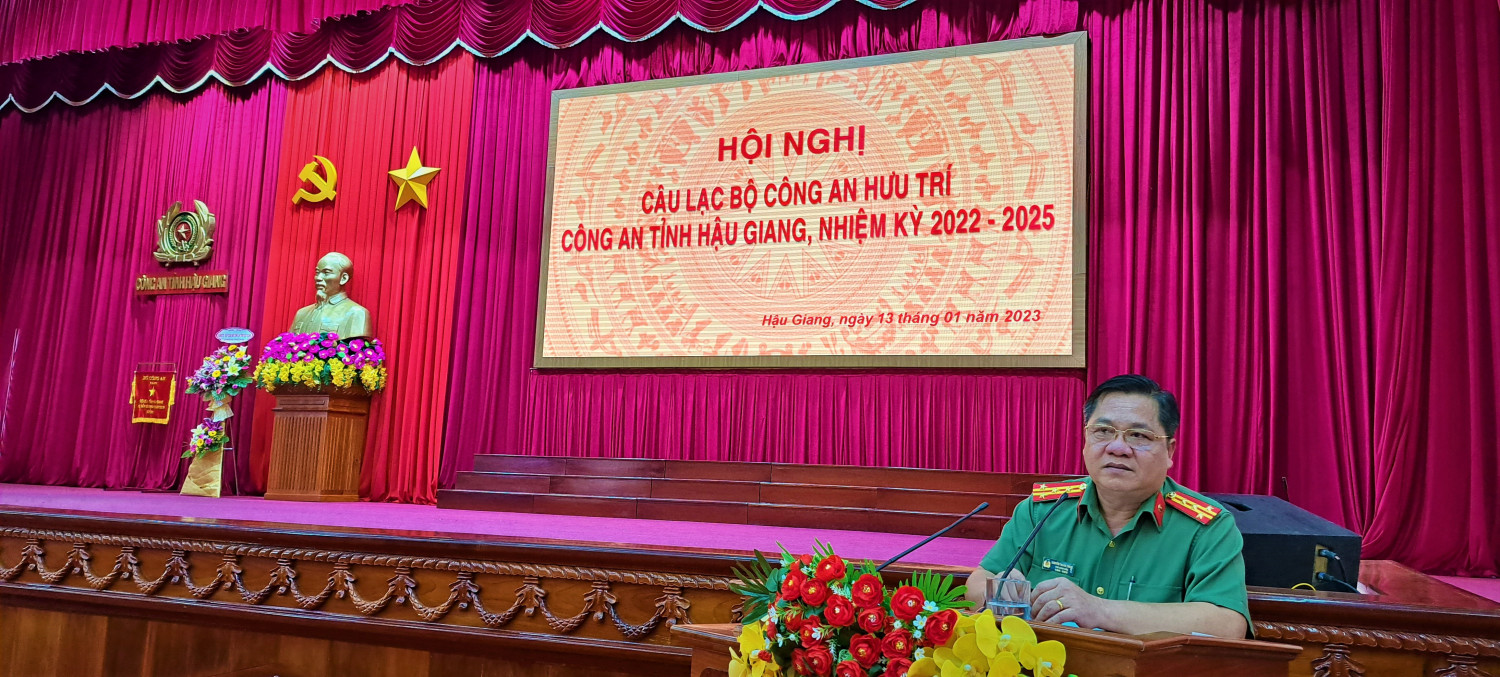 Đại tá Nguyễn Thanh Tràng, Ủy viên Ban Chấp hành Đảng bộ Công an tỉnh, Phó Giám đốc Công an tỉnh phát biểu chỉ đạo tại Hội nghị. 