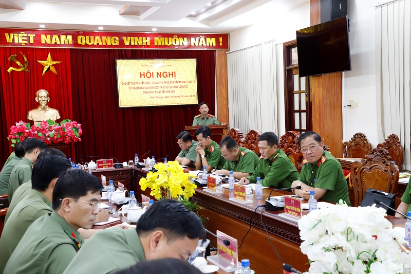 Đồng chí Đại tá Huỳnh Việt Hòa, Ủy viên Ban Thường vụ Tỉnh ủy, Giám đốc Công an tỉnh phát biểu kết luận tại Hội nghị