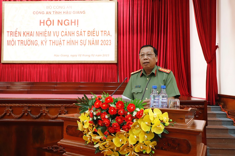 Đồng chí Đại tá Nguyễn Văn Giá, Phó Giám đốc, Thủ trưởng Cơ quan Cảnh sát điều tra Công an tỉnh phát biểu kết luận tại Hội nghị