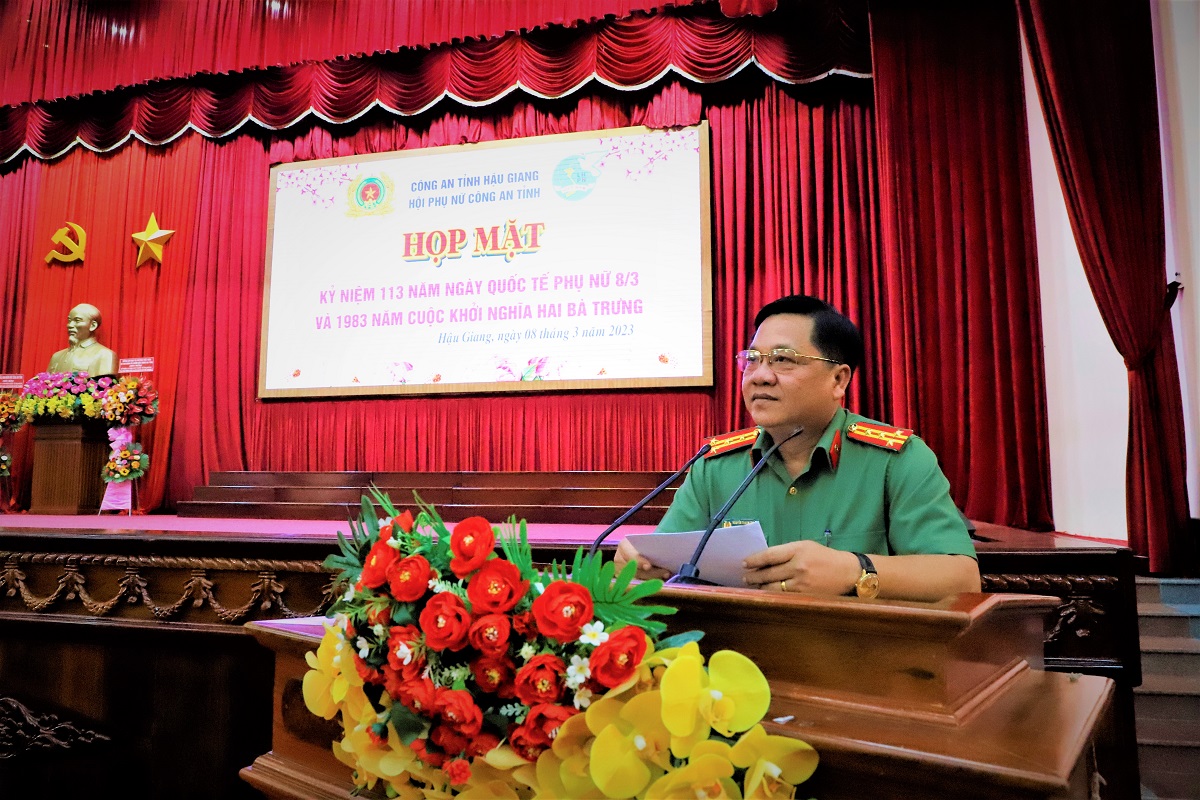 Đại tá Nguyễn Thanh Tràng, Ủy viên Ban Thường vụ Đảng ủy, Phó Giám đốc Công an tỉnh phát biểu chỉ đạo tại buổi họp mặt