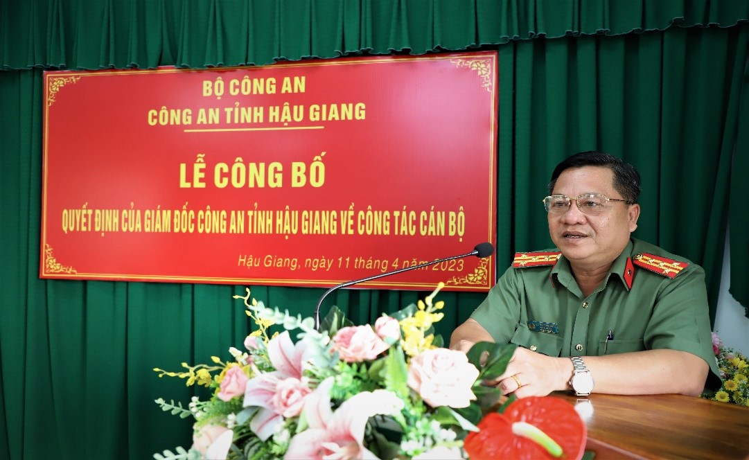 Đồng chí Đại tá Nguyễn Thanh Tràng, Ủy viên Ban Thường vụ Đảng ủy, Phó Giám đốc Công an tỉnh phát biểu huấn thị