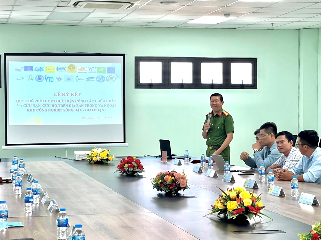 Đồng chí Thượng tá Lê Hùng Cường, Trưởng Phòng Cảnh sát PCCC và CNCH phát biểu tại Lễ ký Quy chế phối hợp